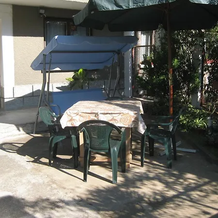 Ve-ga Apartamento *